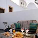 Saint George Cave House Fira (Santorini)