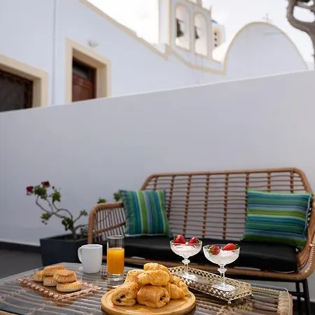 Saint George Cave House Fira (Santorini)