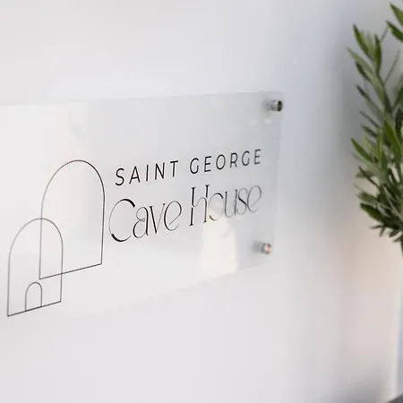 Saint George Cave House * Fira (Santorini)