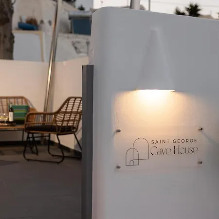 Saint George Cave House Fira (Santorini)