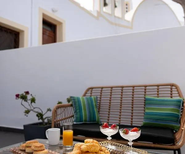 Saint George Cave House Fira (Santorini)