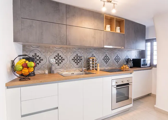 Saint George Cave House Fira (Santorini)